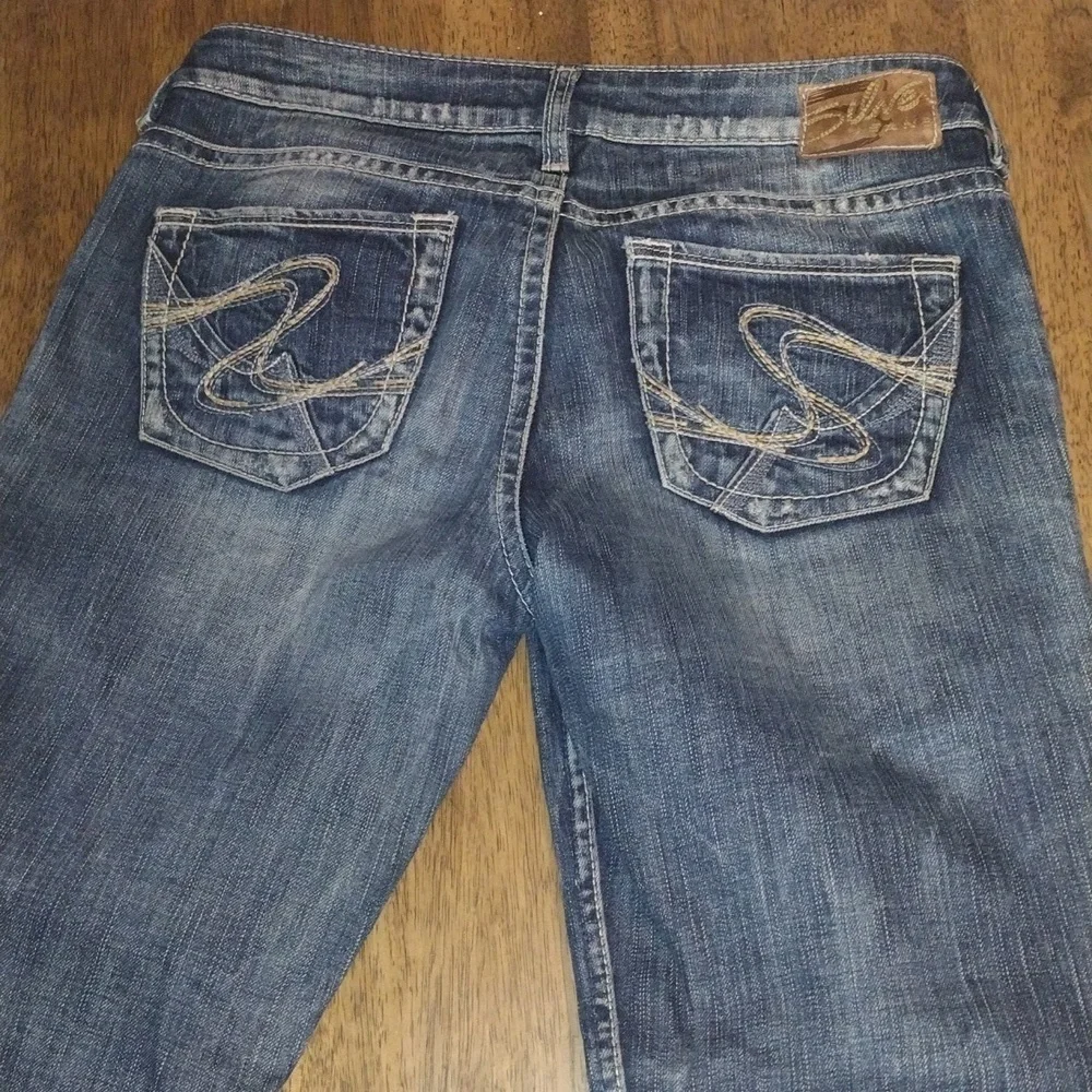 Silver Jeans Co Lola denim Medium Wash jeans Flare 29
